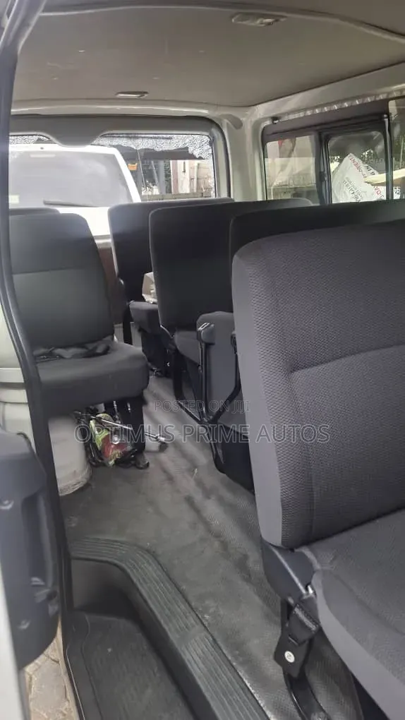 Toyota HiAce 2015 White