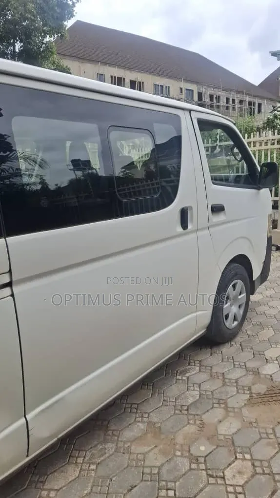 Toyota HiAce 2015 White