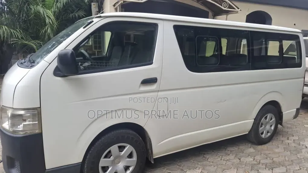 Toyota HiAce 2015 White