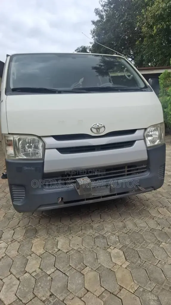 Toyota HiAce 2015 White