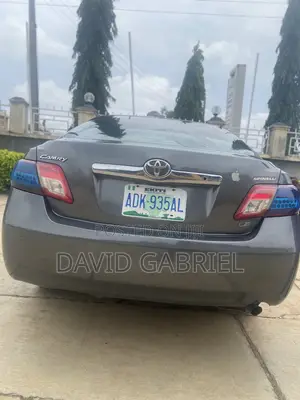 Toyota Camry LE 4dr Sedan (2.5L 4cyl 6AM) 2010 Gray