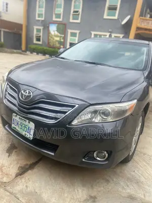 Toyota Camry LE 4dr Sedan (2.5L 4cyl 6AM) 2010 Gray