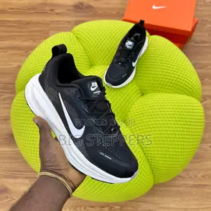 Nike Vomero 18 Black Coconut Milk