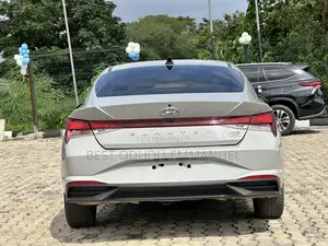 Hyundai Elantra 2021
