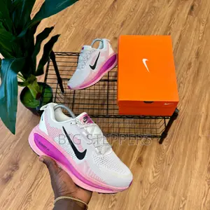 Nike Vomero 18 Zoom X