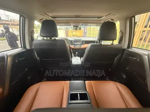 Toyota RAV4 Platinum 4dr SUV AWD (2.5L 4cyl 6A) 2018 Silver