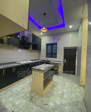 1bdrm Shared Apartment in Royal Pine, Lagos Island / Lagos Island