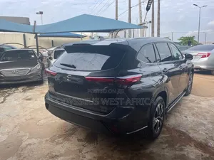 Toyota Highlander XLE 2022 Black
