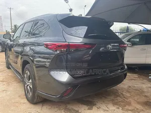 Toyota Highlander XLE 2022 Black