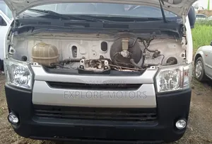Toyota Grand HiAce 2002 White