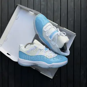 Air Jordan 11 UNC Low University Blue