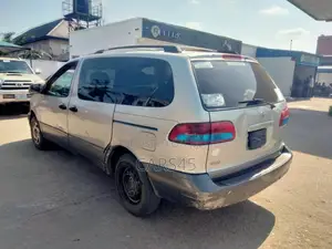 Toyota Sienna 2001 Silver
