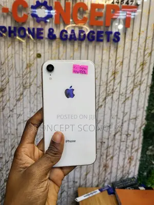 Apple iPhone XR 64 GB White
