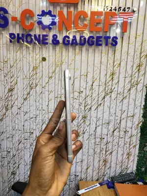 Apple iPhone XR 64 GB White