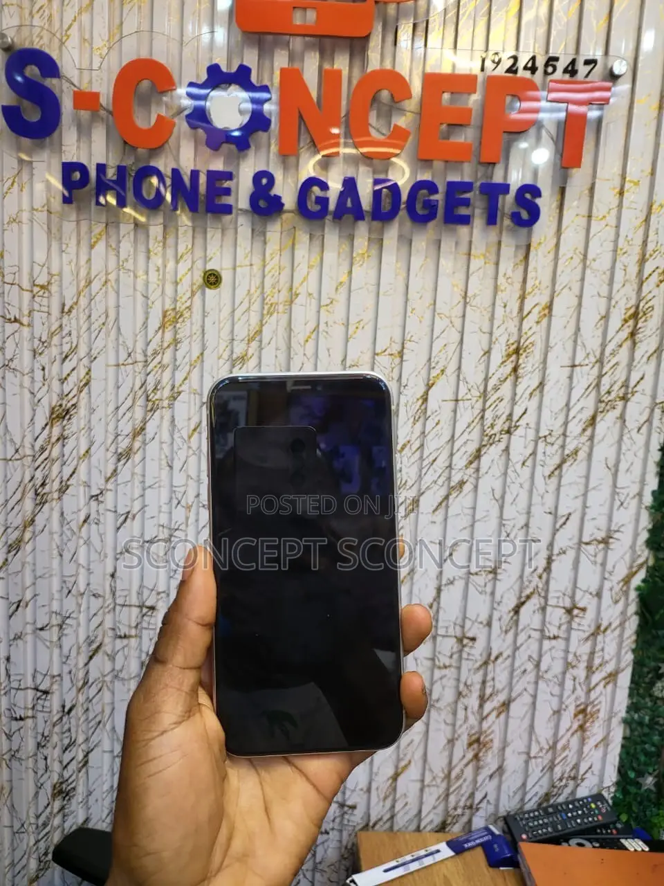 Apple iPhone XR 64 GB White