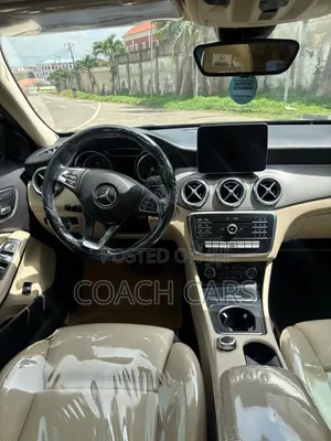 Mercedes-Benz GLA 250 2018 Blue