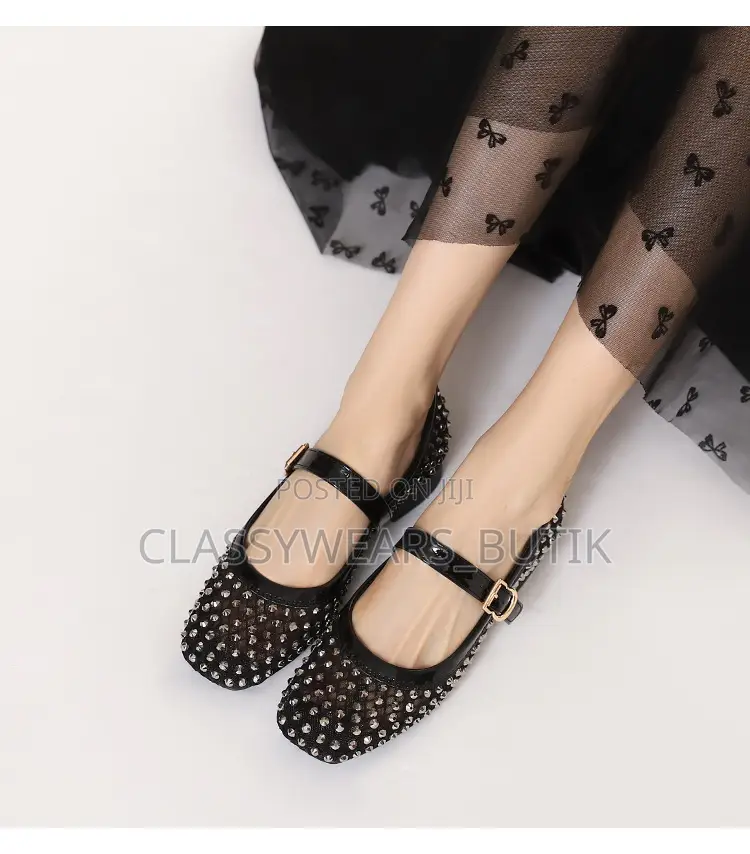 Rhinestone-Embellished Mesh Breathable Flat Shoes