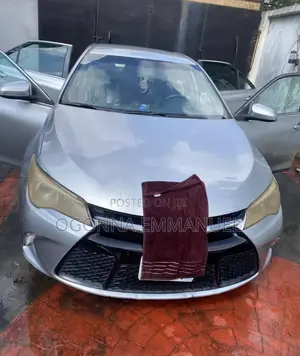 Toyota Camry SE 4dr Sedan (2.5L 4cyl 6A) 2016 Silver