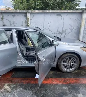 Toyota Camry SE 4dr Sedan (2.5L 4cyl 6A) 2016 Silver