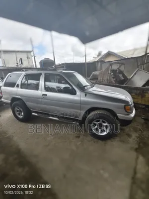 Nissan Pathfinder 1998 Silver