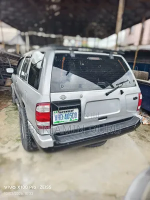 Nissan Pathfinder 1998 Silver