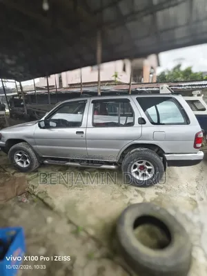 Nissan Pathfinder 1998 Silver