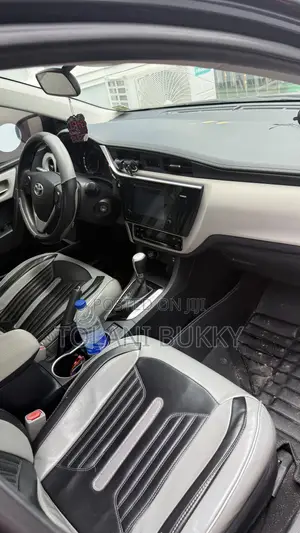 Toyota Corolla LE Eco (1.8L 4cyl 2A) 2018 Black