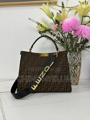 Luxury Ladies Handbag – Stylish & Classy Fashion Bag