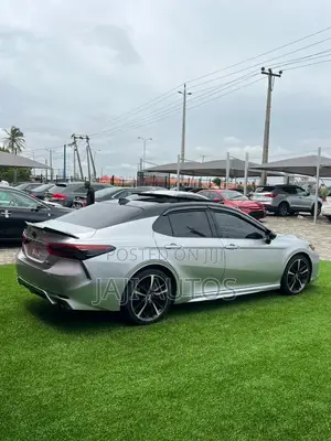 Toyota Camry XSE FWD (2.5L 4cyl 8AM) 2018 Silver