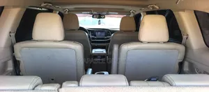 Toyota Highlander XLE V6 4x2 (3.5L 6cyl 6A) 2016 Gold