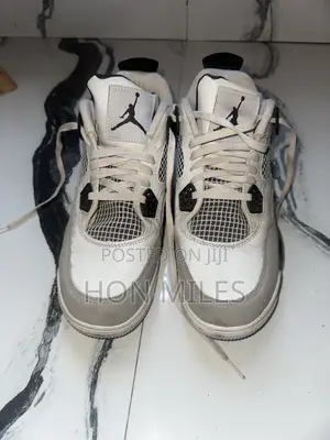 Air Jordan 4