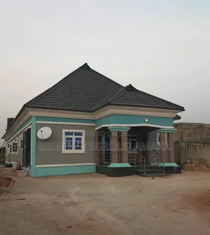 3bdrm Bungalow in Benin City for sale