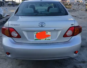 Toyota Corolla LE 4dr Sedan (1.8L 4 cyl 4A) 2009 Silver