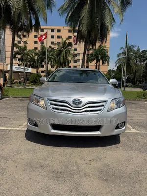 Toyota Camry XLE 4dr Sedan (2.5L 4cyl 6AM) 2010 Silver