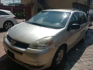 Toyota Sienna 2004 Gold