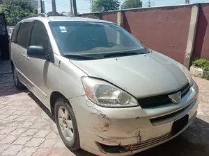 Toyota Sienna 2004 Gold