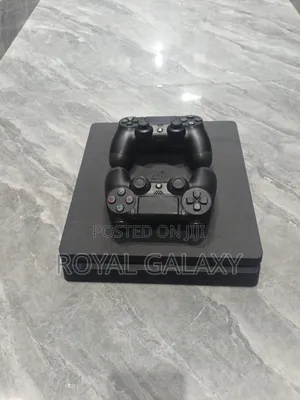 Play Station 4 Slim
