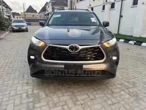 Toyota Highlander XLE 2021 Gray