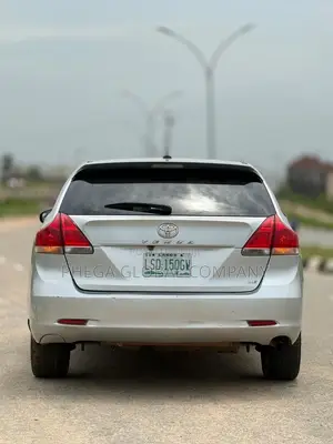 Toyota Venza LE 2011 Silver