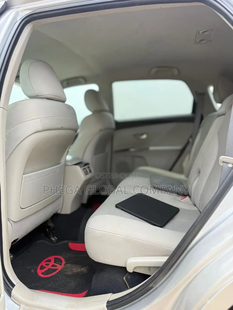 Toyota Venza LE 2011 Silver