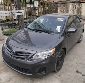 Toyota Corolla LE 4dr Sedan (1.8L 4cyl 4A) 2013 Gray
