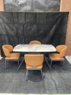 Exemplary Quality 4 Seater Dinning Set