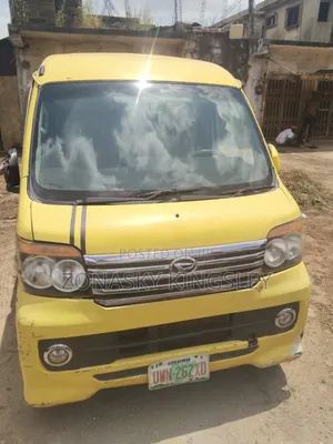 Daihatsu Hijet 2010 Yellow