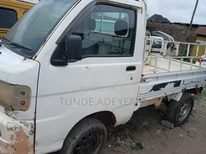 Daihatsu Hijet 2000 White