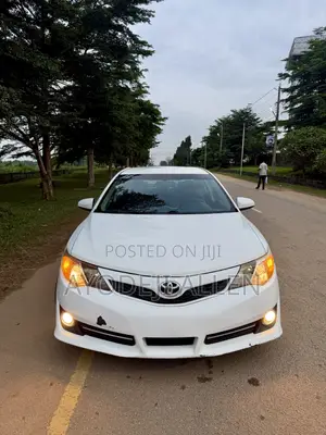 Toyota Camry SE 4dr Sedan (2.5L 4cyl 6A) 2013 White