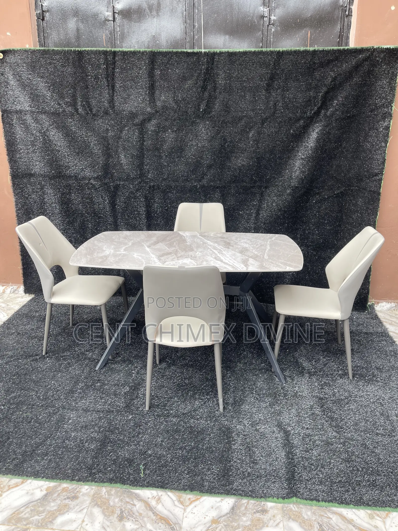 Minimalist Design by 4 Seater Dinning