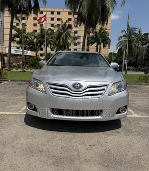 Toyota Camry XLE 4dr Sedan (2.5L 4cyl 6AM) 2010 Silver