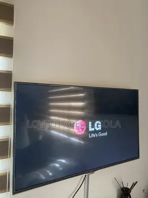 44 Inches LCD Television