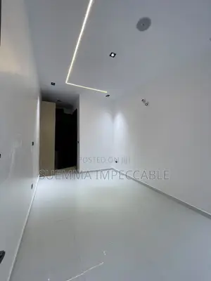 5bdrm Duplex in Chevron for sale