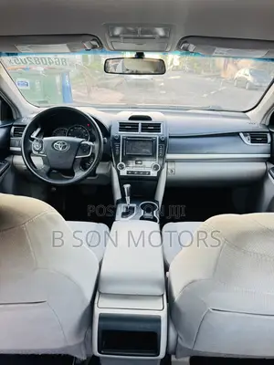 Toyota Camry LE 4dr Sedan (2.5L 4cyl 6A) 2012 Gray